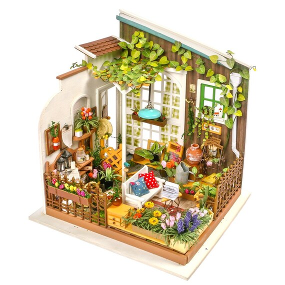1: 24 Miniature Dollhouse DIY Kit Millers Garden with Light