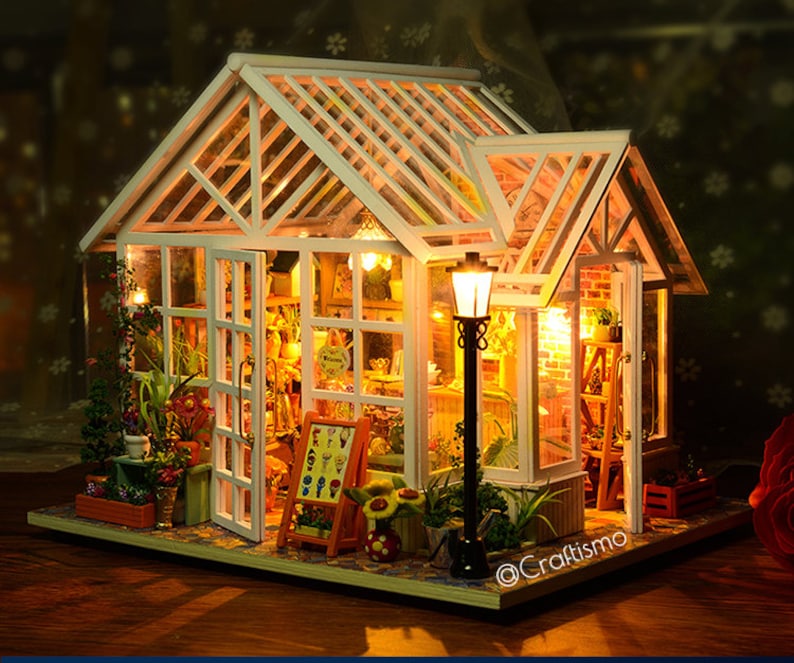 1:24 DIY Miniatur Puppenhaus Kit Scenery Sosa Florist Weißes Glas Gewächshaus Blumenladen w / Light Music Box Modellbau Craft Geschenk Decor Bild 3