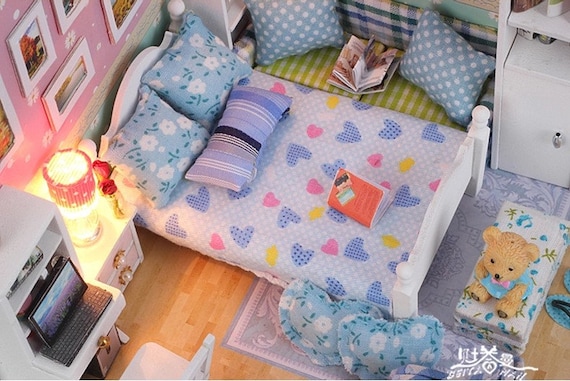 組立ドールハウス　ガーリーなお部屋　家具付　背景ボード 家具付組立ドールハウス ミニチュアドールハウス 背景ボード 組立