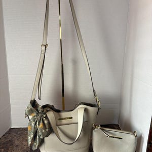 Steve Madden Bucket Purse with pouch