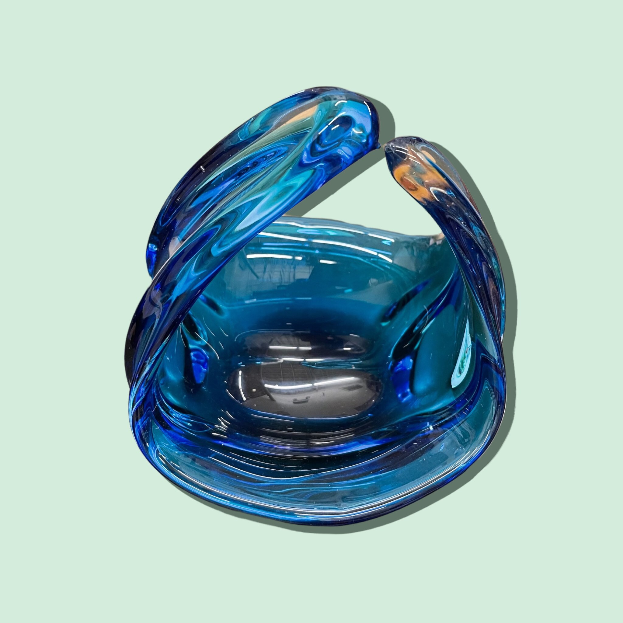 アメリカ　 murano ムラノ　イタリア　アンティークガラス　バスケット　器 Vintage Murano Glass Basket Blown Cased Clear Over Blue - Etsy 日本