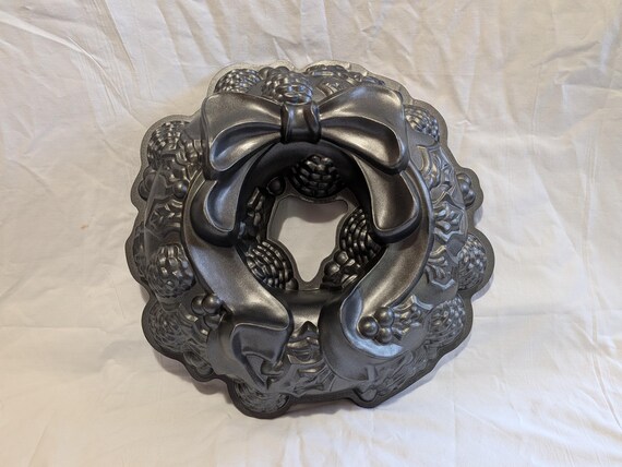 Nordic Ware Wreath Bundt Cake Pan Made in USA Non Stick Holiday Baking Christmas Baking