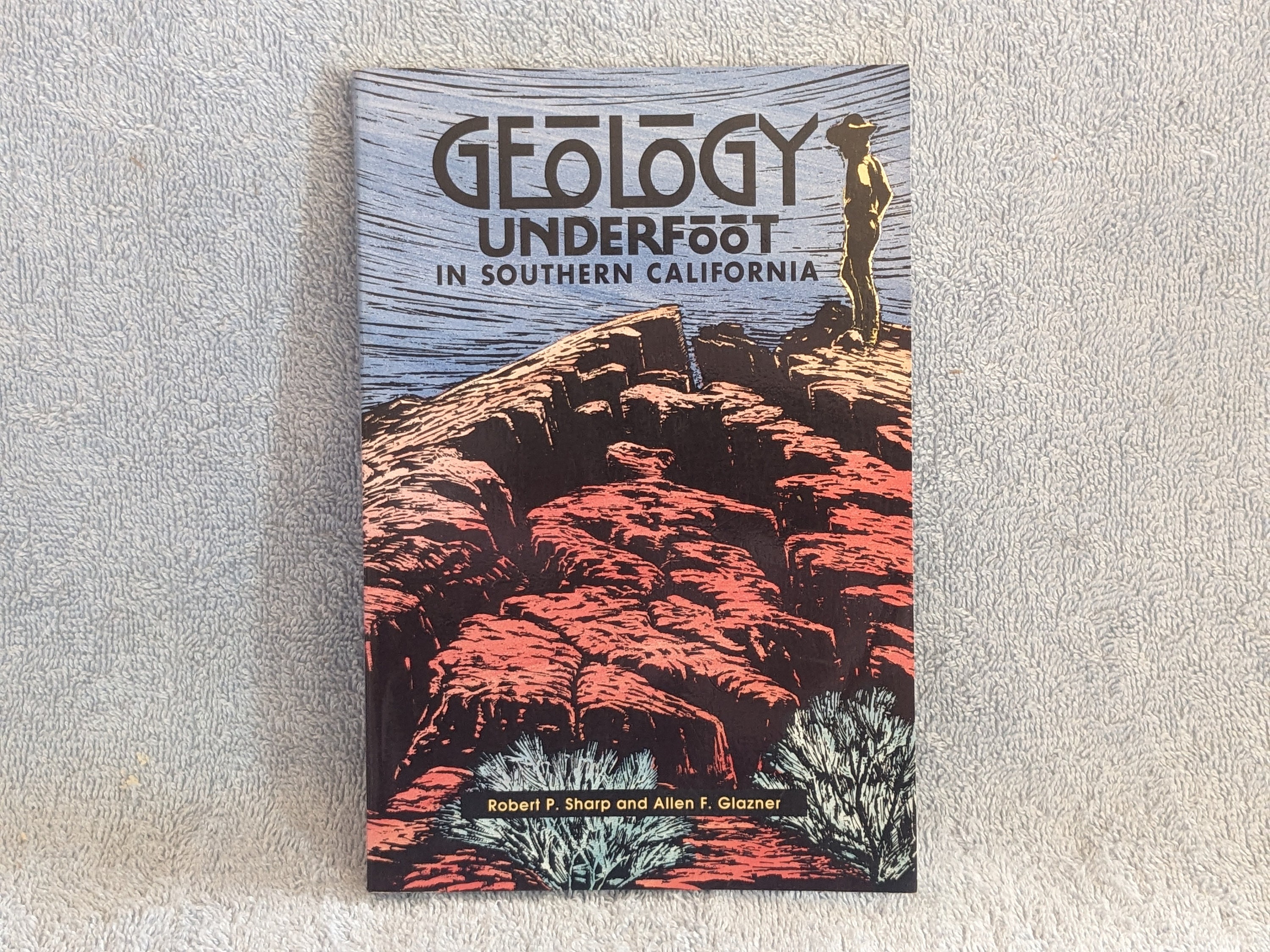 Geología bajo los pies en el sur de California por Robert P Sharp y Allen F Glazner Libro de tapa blanda usado de 1996 en buen estado