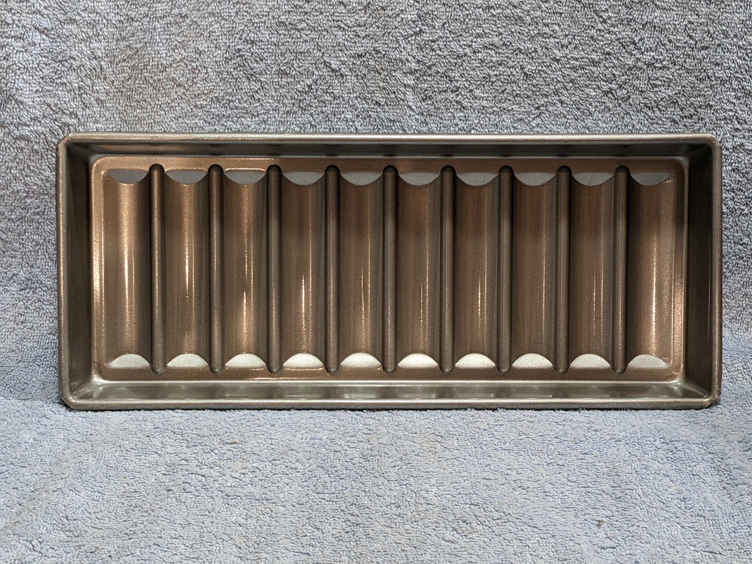 Chicago Metallic 22100 Hot Dog Bun Baking Pan 15 1/2 X 6 Etsy