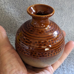 Vintage Pottery Bud Vase Flower Vase Earth Tones Glaze  4 3/8&quot; Tall Used Good Condition