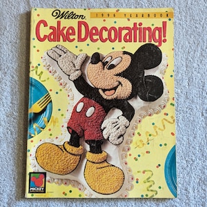 Wilton Yearbook 1996 Cake  Decorating 192 Pages Over 100 Cakes Birthday Valentines Day Wedding Anniversary Bridal Shower Vintage Used