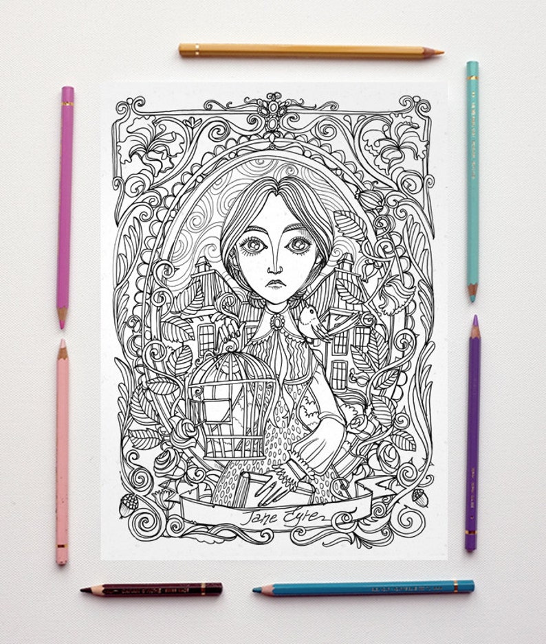 K&ouml;nnte beinhalten: Schwarz-wei&szlig;-Linienzeichnung einer Frau mit einem Vogelk&auml;fig und dem Text "Jane Eyre". Die Illustration ist von komplizierten floralen Designs umgeben.