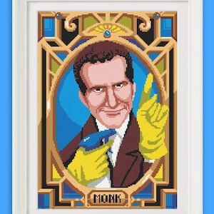 Può includere: Un ritratto in pixel art di un uomo in abito marrone e guanti gialli, con la parola "MONK" sotto. Il ritratto è incorniciato in stile art déco dorato e blu.