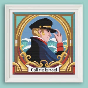 Puede incluir: Una ilustración enmarcada de un hombre con un uniforme azul y rojo con ribetes dorados, que lleva una gorra negra. El hombre mira hacia la derecha y sostiene su gorra con la mano derecha. El fondo es una escena oceánica azul y blanca. El texto "Call me Ishmael" está en la parte inferior de la imagen.