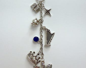 Op Nesta geïnspireerd Kindle Charm Bookish-accessoire | Zilveren kroon- en maskerbedel voor lezers