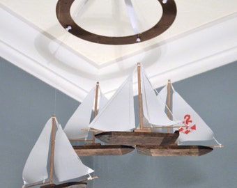 Guardería móvil con diseño de velero: Aplicación de barco y ancla de madera náutica