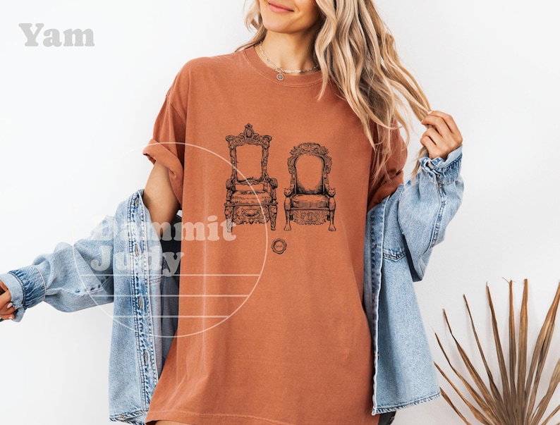 Tshirt The Lord & Assistant, chemise Taskmaster, Task master, britcom, comédie britannique, cachet de cire, Greg Davies, Little Alex Horne, Thrones image 7