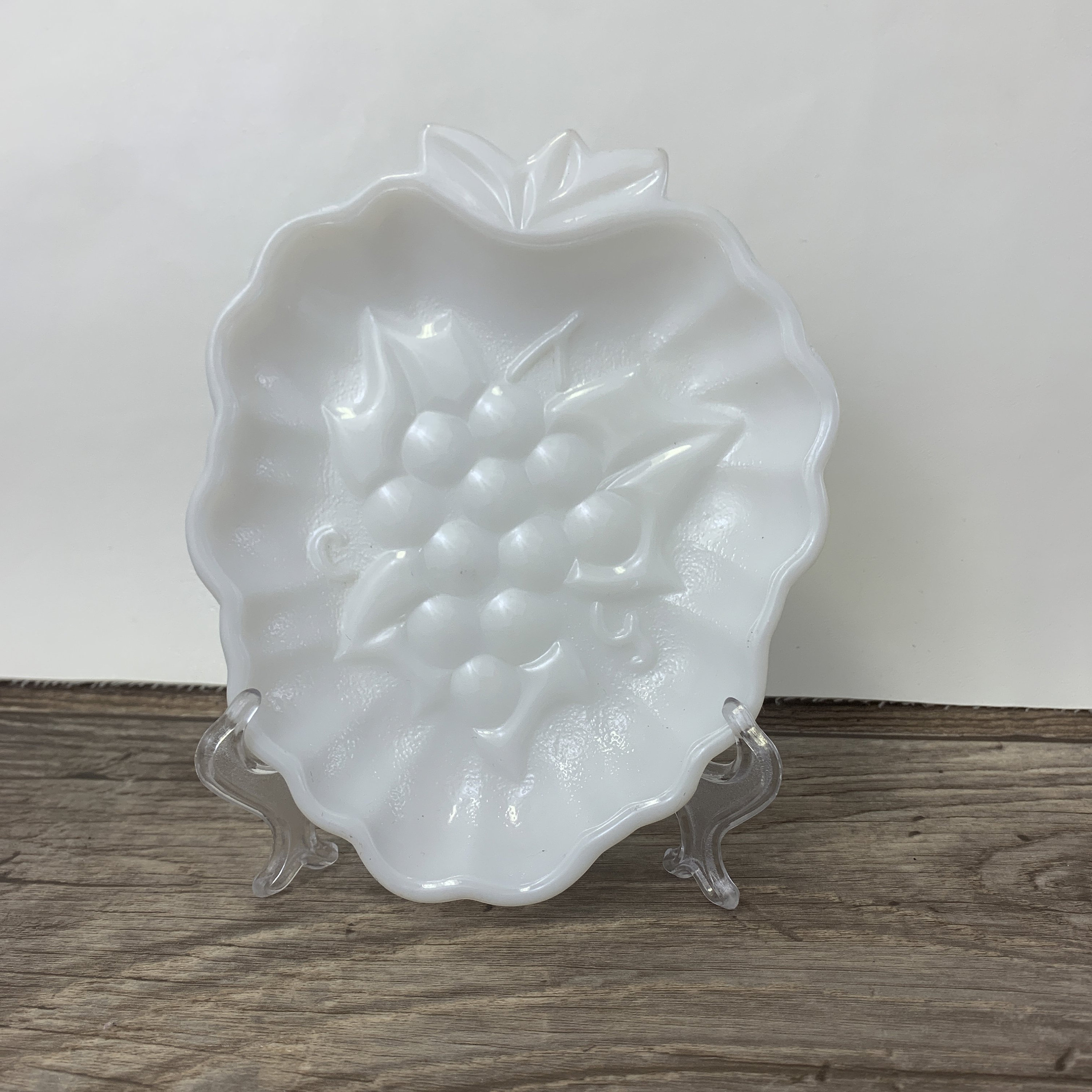 Vintage Milk Glass Grape Leaf Dish Vintage Farmhouse Decor Etsy