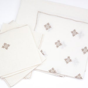 Vintage Embroidered Small Decorative Tablecloth With Napkins
