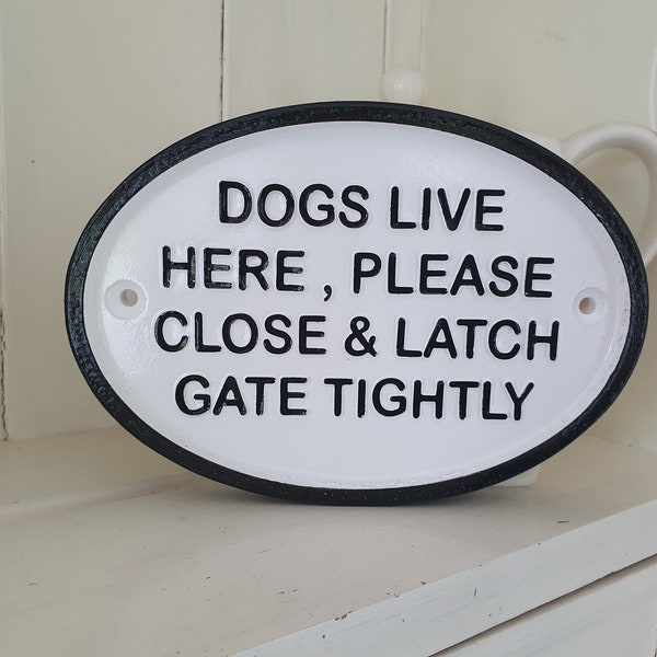 Dogs Live here , Please latch and close gate tightly