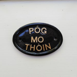 Pog Mo Thoin, Irish sign, kiss my a**, funny sign, failte