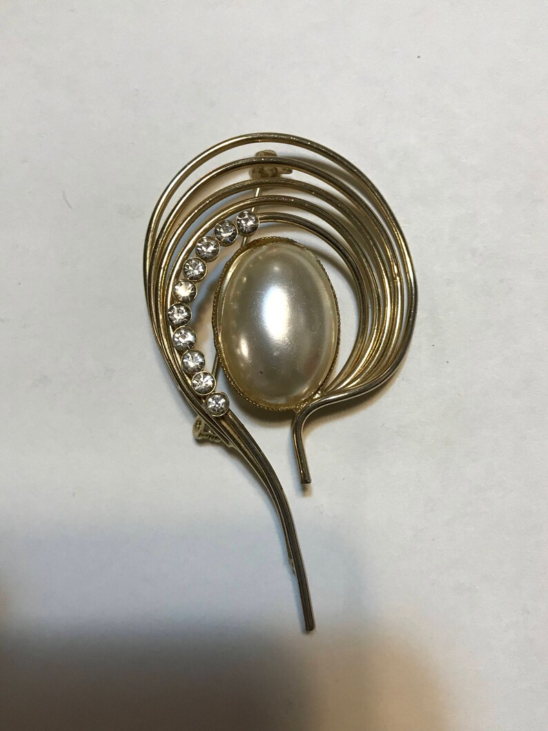 Gold and Faux Mabe Pearl Pasely Pin image 3