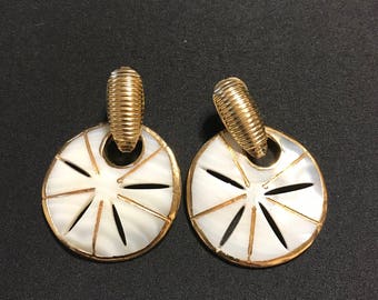 Jewelry Earrings Mother of pearl carved sand dollar pierced earrings