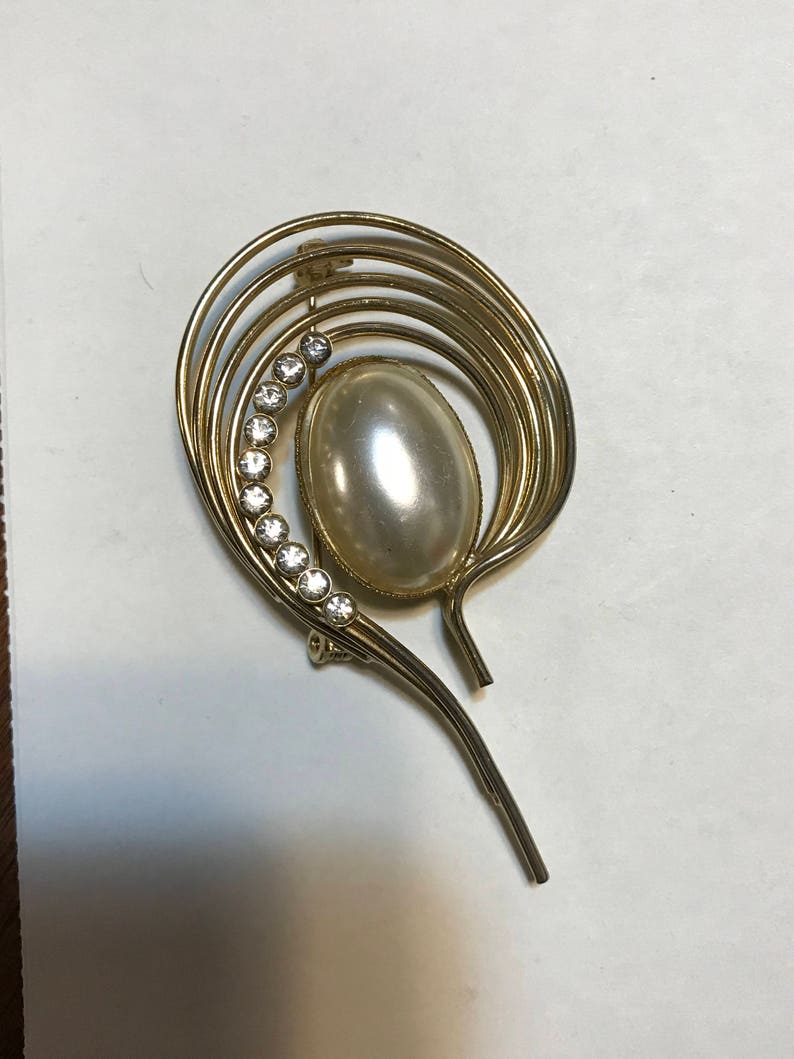 Gold and Faux Mabe Pearl Pasely Pin image 1