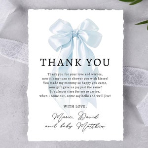 Tarjeta de agradecimiento con lazo azul editable, nota de agradecimiento digital elegante con coqueta azul, tarjeta de agradecimiento minimalista para niño, Canva editable CD013