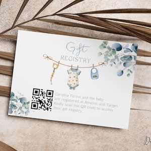 Bearbeitbare Jungenkleidung-Geschenkregisterkarte, Baby-Wäsche-blaue Kleidung QR-Code-Karte, Jungen-Eukalyptus-Greenery-Registrargeschenkkarte CD010