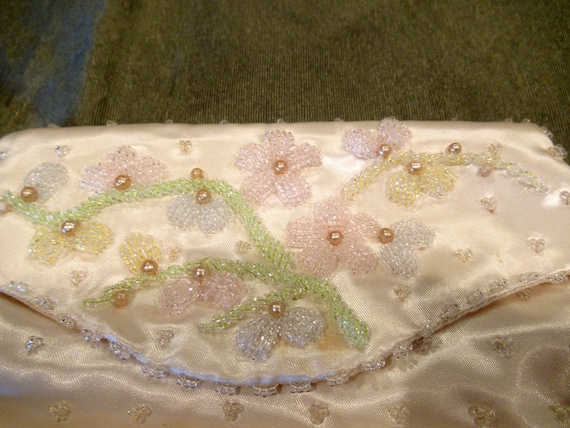 Richere cream-colored satin beaded purse, pink bl… - image 2