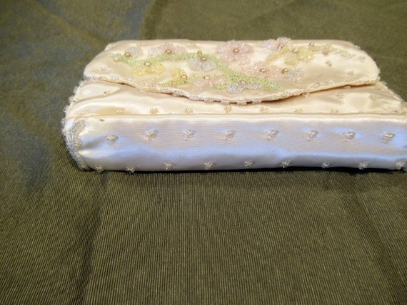 Richere cream-colored satin beaded purse, pink bl… - image 4