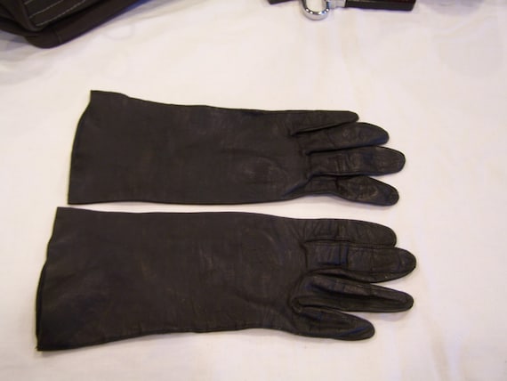 Macy's Marchioness navy blue leather gloves, made