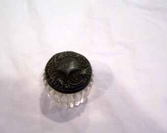 Glass jar with tarnished lid, no threads