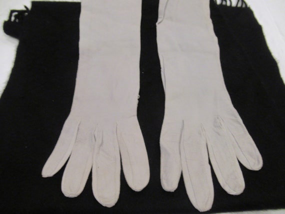 Roger Fare' Saks Fifth Avenue gray kidskin gloves… - image 1