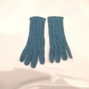 Blue crocheted gloves with scallops at the wrist, c. 1950s