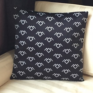 Twin Peaks Owl Pattern Pillow Cover / Twin Peaks Pillow Cover / Twin Peaks Owl Symbol / The Owls Are Not What They Seem / David Lynch