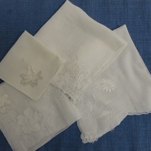 Vintage Handkerchiefs White Hand Embroidered Floral Design (4)