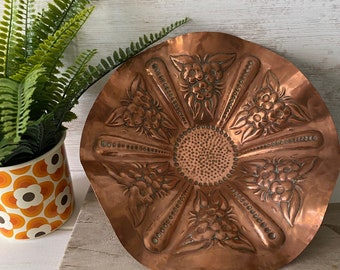 Arts and crafts era hammered copper Bon Bon dish , fluted copper fruit bowl , great patina, copper bowl circa 1910