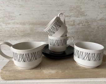 Midwinter Ceramic 1960s Coffee Cups and Saucer Pair with Milk jug and Sugar Bowl in the Monochrome Graphic Design.