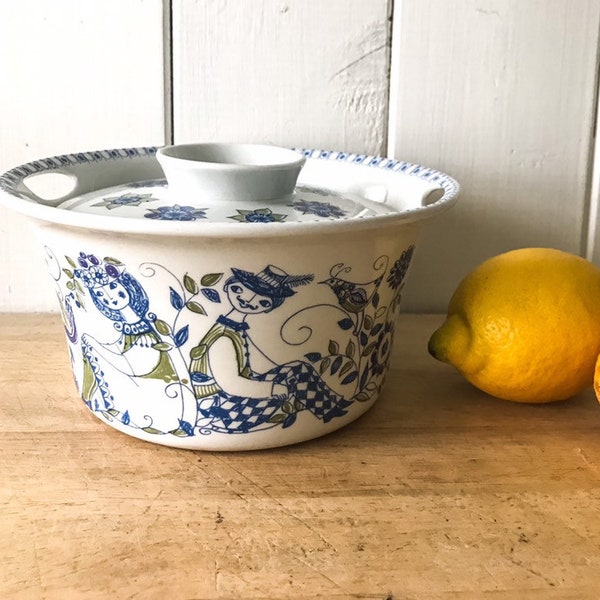 Figgjo Turi Lotte Design - Small oven to table casserole or Tureen  - Rare and unusual - In good vintage condition.