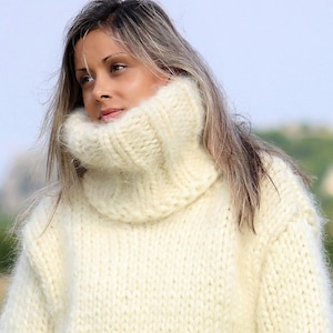 15 draden handgebreide mohair trui, fuzzy coltrui, witte dames- en herentrui, esthetische winterfetish van Extravagantza