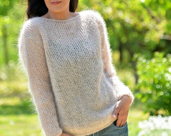 Handgestrickter Mohair Pullover Fuzzy Rundhalsausschnitt Pullover Hell Beige Sommer Pullover Leichter Frühling Jersey von Extravagantza