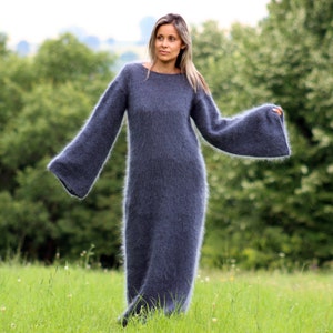 Mohair Kleid, Dunkel Grauer Pullover Handgestrickt Slochy Fuzzy Fetish by Extravagantza