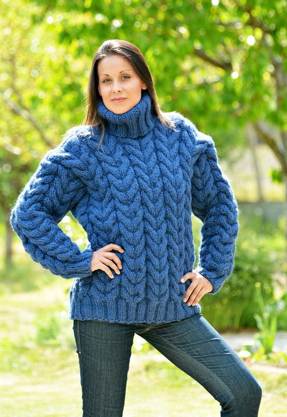 Suéter de lana, jersey de cable grueso, jersey de cuello alto azul