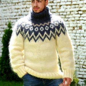 Designer handgebreide mohair trui IJslands Scandinavisch wit grijs fuzzy coltrui trui trui jersey van EXTRAVAGANTZA