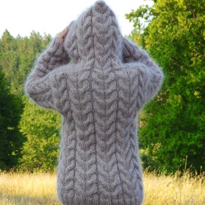 Extra dicker Handgestrickter Pullover, Grauer Mohair Strick, Fuzzy Winter Pullover, Warme Kapuze MADE TO ORDER Zopfmuster Hoodie Bild 6