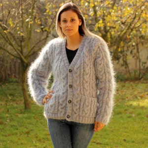 Cardigan tricoté en mohair, manteau gris, pull torsadé duveteux, pull cardigan avec 2 poches par Extravagantza
