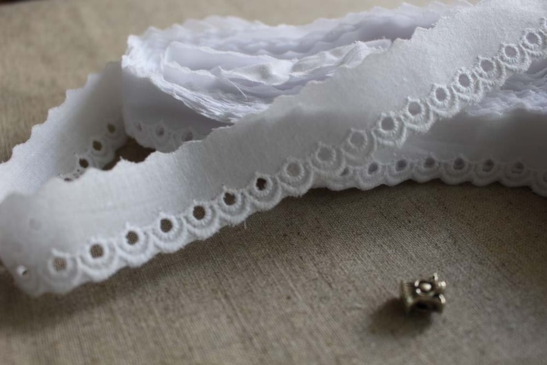 Broderie Anglaise wedding vintage Eyelet lace trim 0.92.3cm YH549 laceking made in Korea Biały