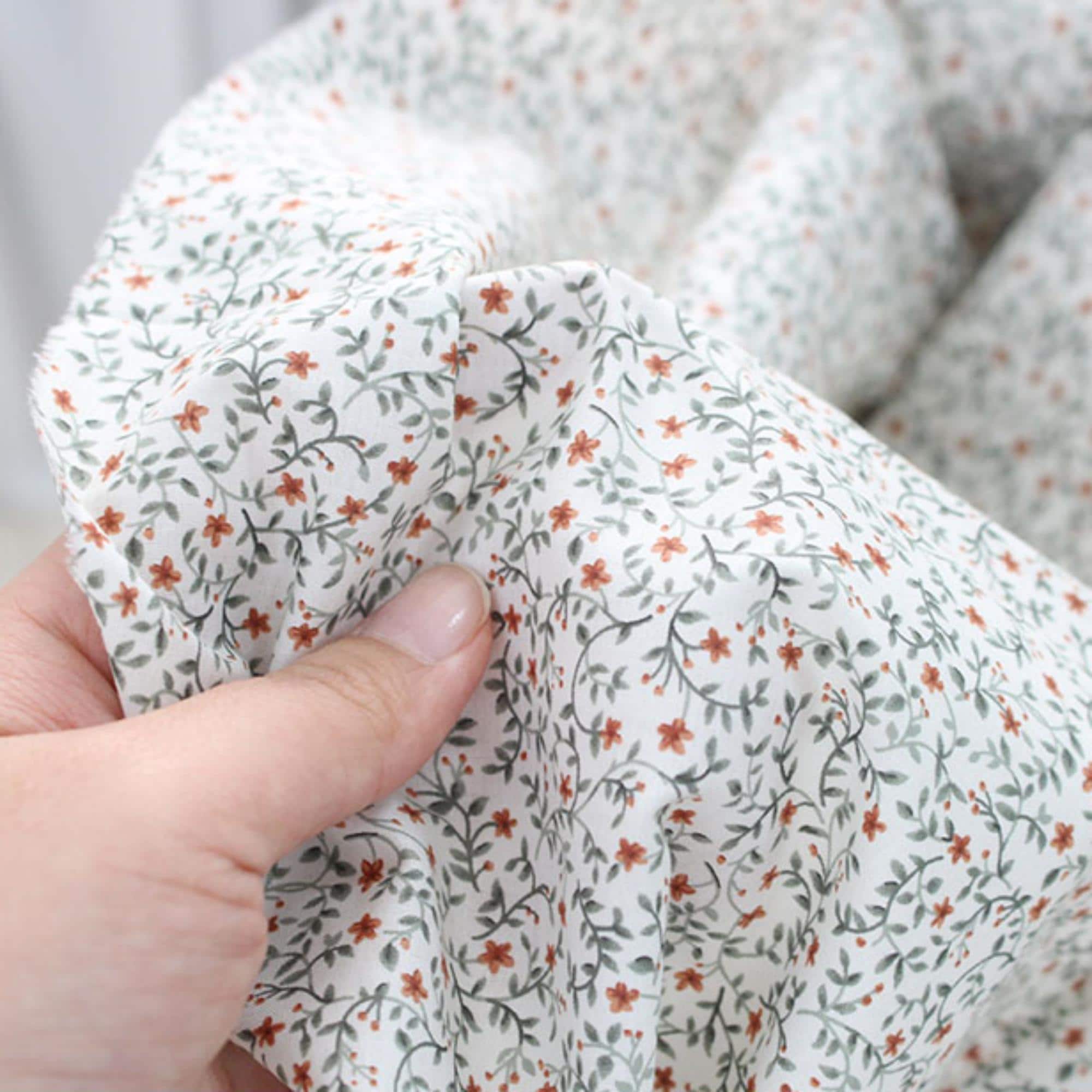 dress cotton lawn fabric Ditsy Floral by the Yard, Vintage Mini Flower Print, Lightweight 60