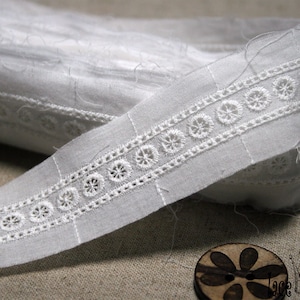 Premium Quality Broderie Anglaise Wheel Chain eyelet lace trim 1.3"( 3.2cm) Wide White YH1357 laceking2013 made in Korea