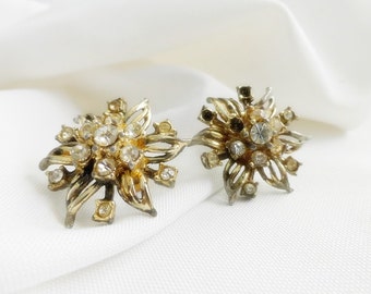 Reparationsprojekt för örhängen med strass och blommotiv i metall med skruvfäste