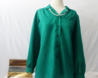 Act III Smaragdgrön långärmad blus storlek XL med fastgjort avtagbart halsband av fuskpärlor Vintage Fashions