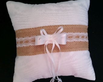 Ring pillow made of satin with jute ribbon and lace trim