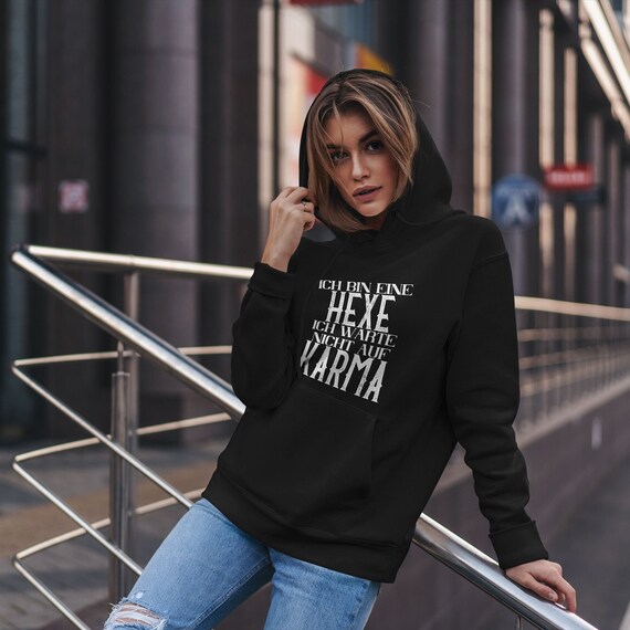 Hexe Hoodie Ich warte nicht auf Karma Spruch Kapuzenshirt | Geschenk für Sie